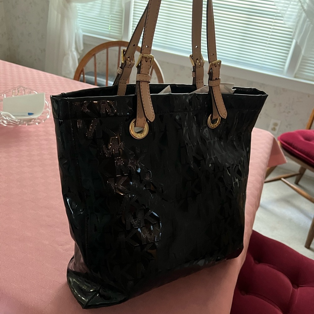 Michael Kors Tote w/ Thin Brown Strap